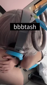 女友cos洛天依口交像小狗一样